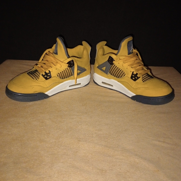 SALE !!! Air Jordan 4 Retro Mid Lightening Size 6 Y or Women's 7.5 - Picture 2 of 11
